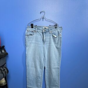 Women’s boyfriend cut Levi’s in good condition